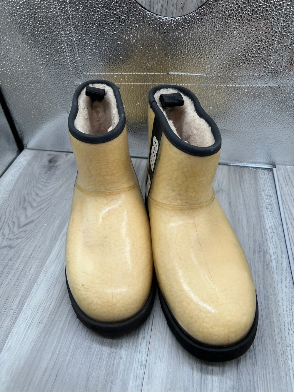 UGG Classic Clear Mini Waterproof Boots Natural black size 8 Womens